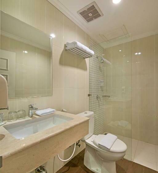 اتاق لوکس, Whiz Prime Hotel Darmo Harapan Surabaya