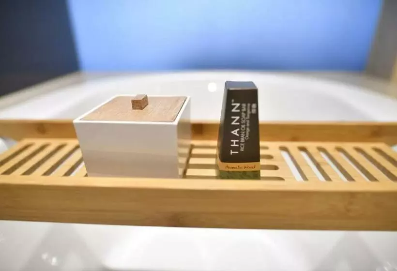 اتاق دلوکس با تخت کینگ و چشم‌انداز شهر, Zhuhai Marriott