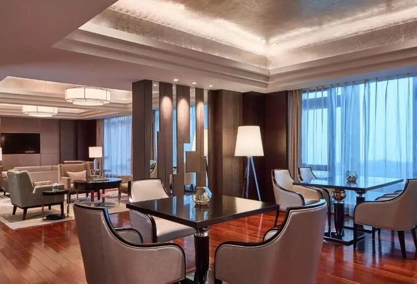 Club Room King Bed, Zhuhai Marriott