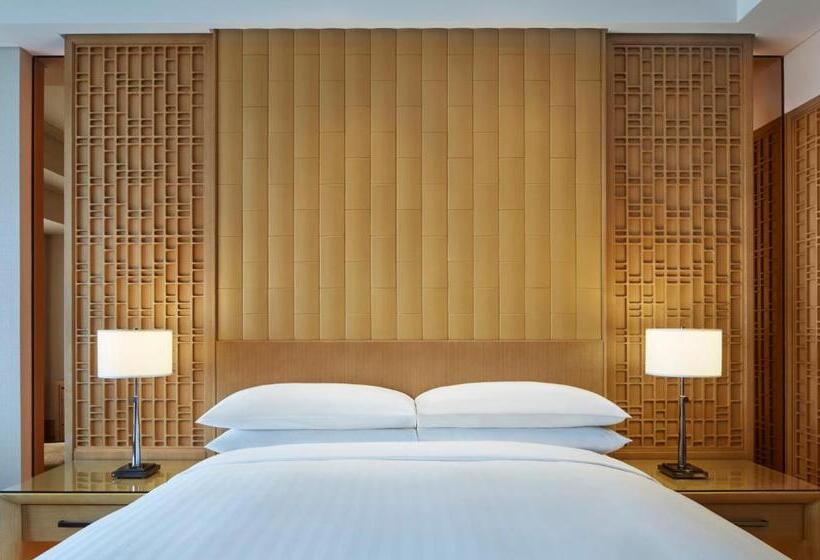 带大床的俱乐部房间, Zhuhai Marriott