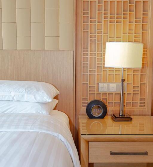 带大床的俱乐部房间, Zhuhai Marriott