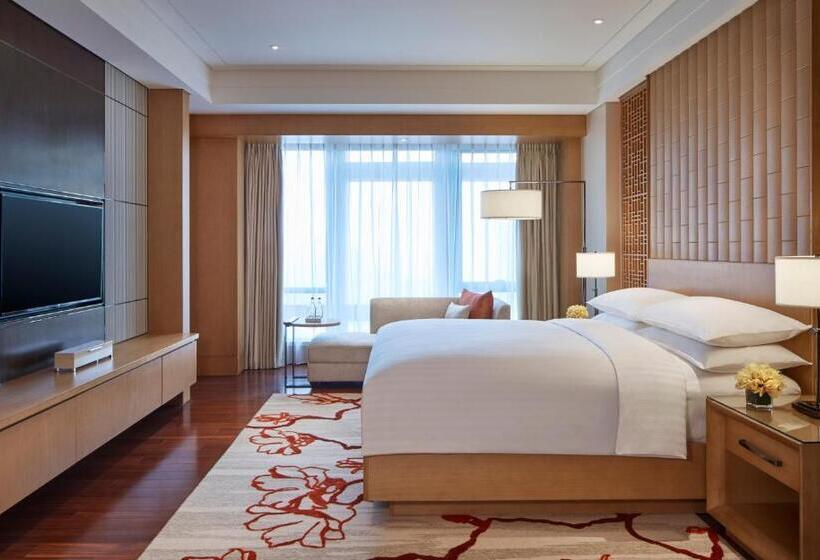 带双人大床的行政管理套房, Zhuhai Marriott