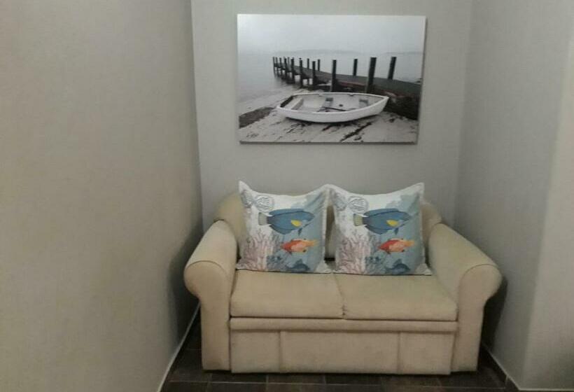 Семейный Номер, The Sandpiper