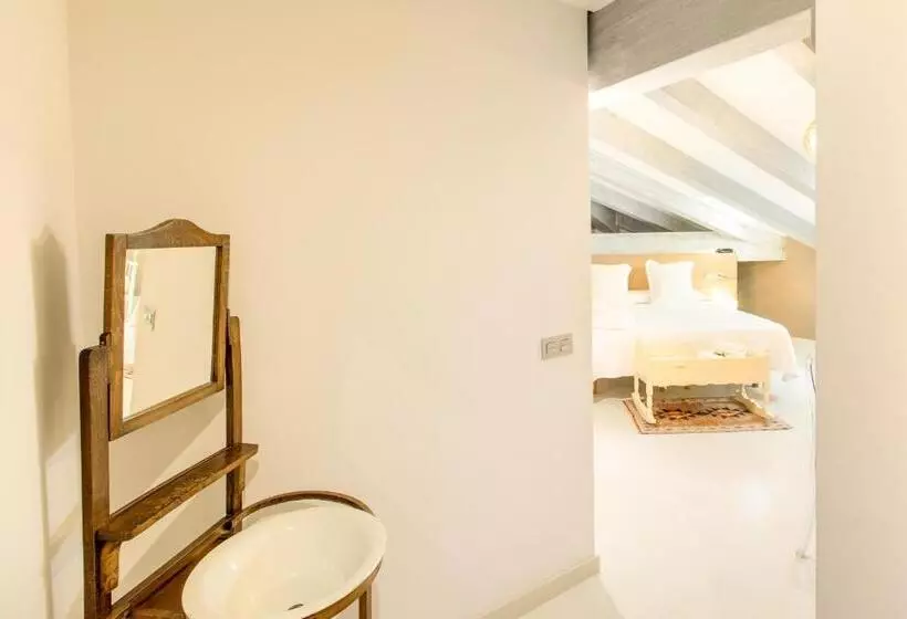 اتاق استاندارد سه نفره, Teatrisso Hotel Palacio