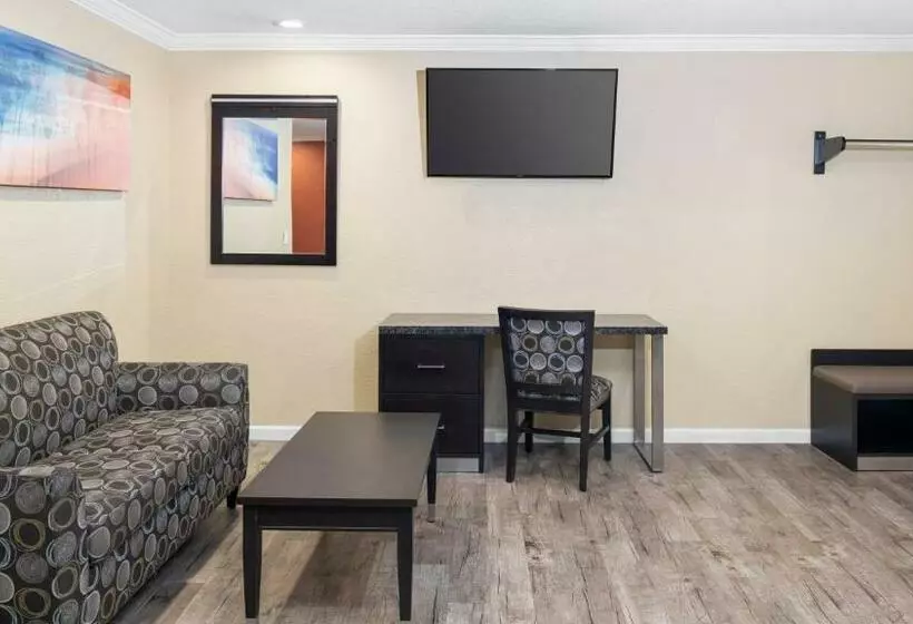 استودیوی استاندارد, Scandia Motel