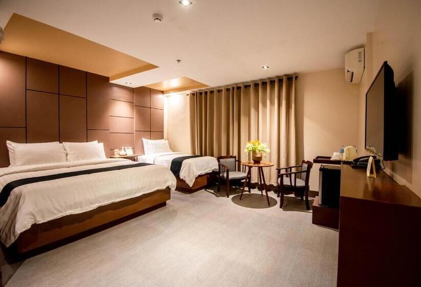 Chambre Triple Deluxe, Monallan Boracay