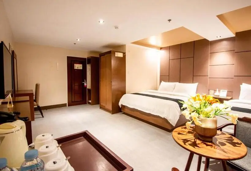 Chambre Triple Deluxe, Monallan Boracay