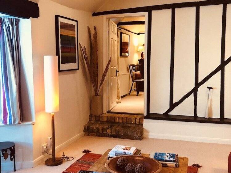 1间卧室的房子, The Blue Cow