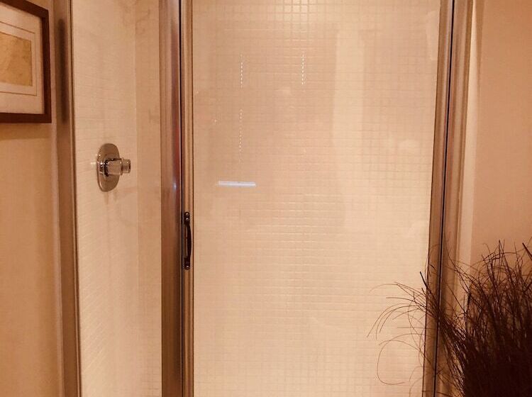 1间卧室的房子, The Blue Cow