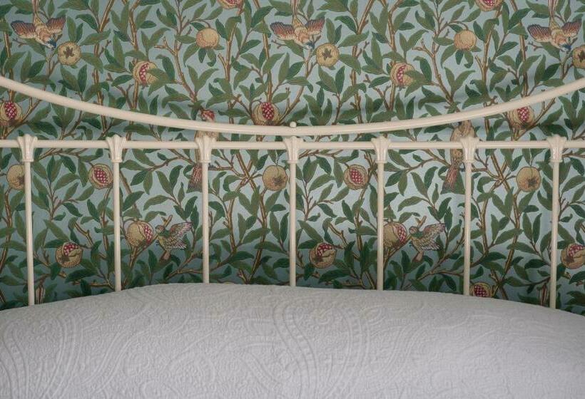 Номер Deluxe, The School House