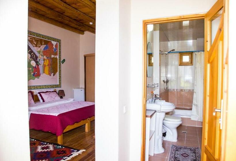 标准间, Hovli Poyon