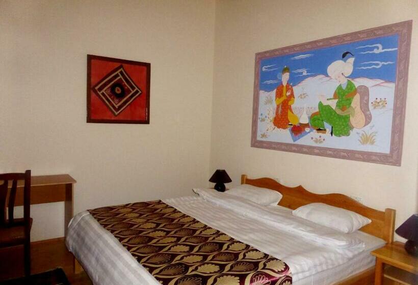 标准单人间, Hovli Poyon