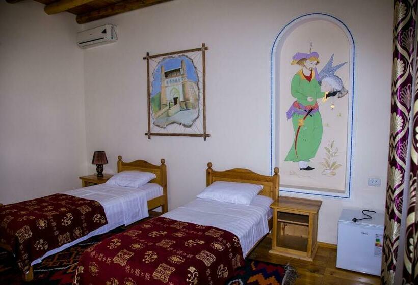 标准间, Hovli Poyon