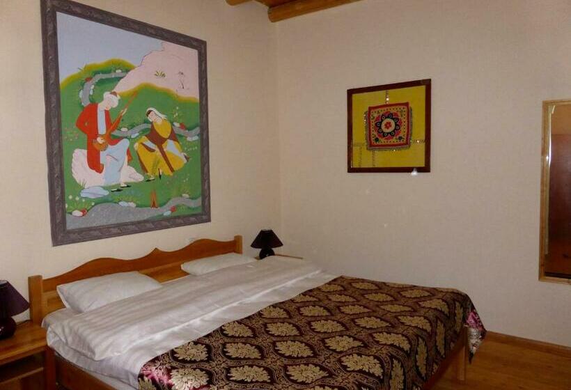 标准单人间, Hovli Poyon