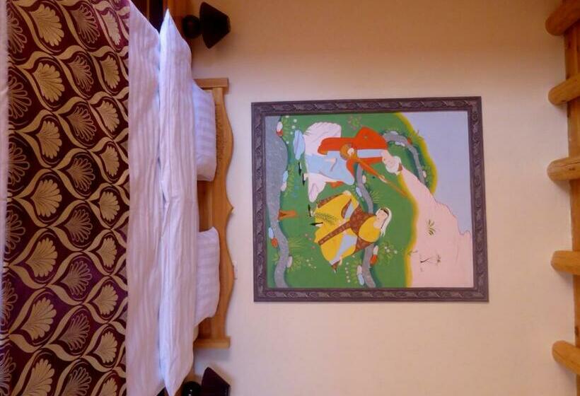 标准间, Hovli Poyon