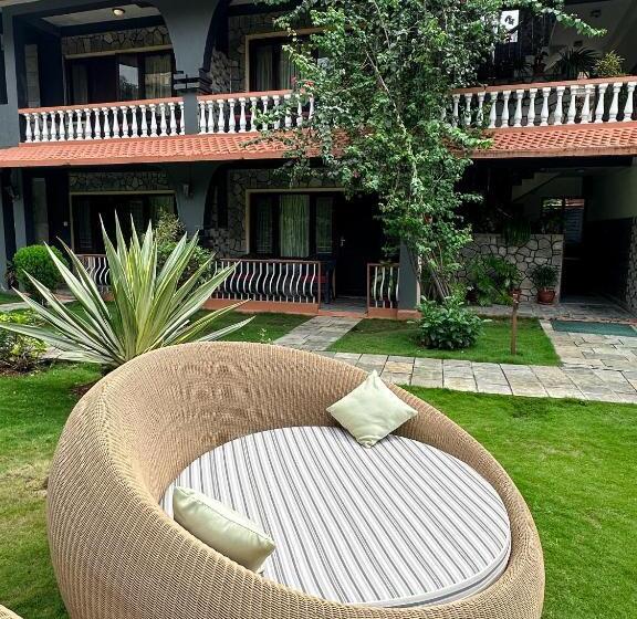 اتاق لوکس, Lake View Resort