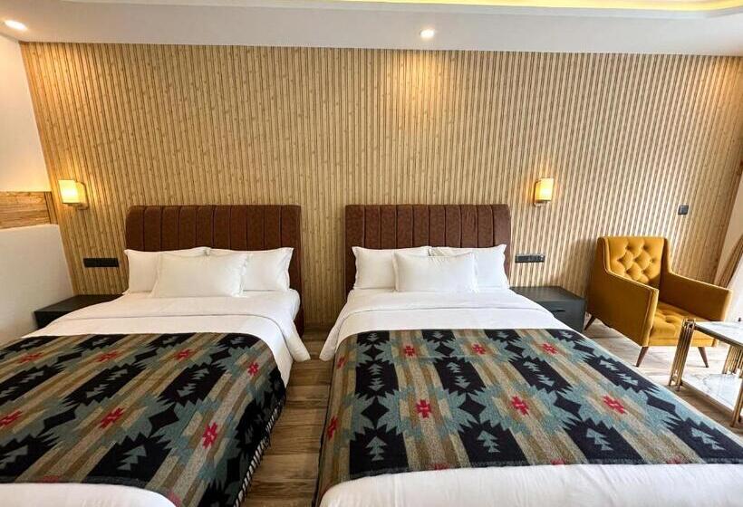 اتاق لوکس با تخت بزرگ, Lake View Resort