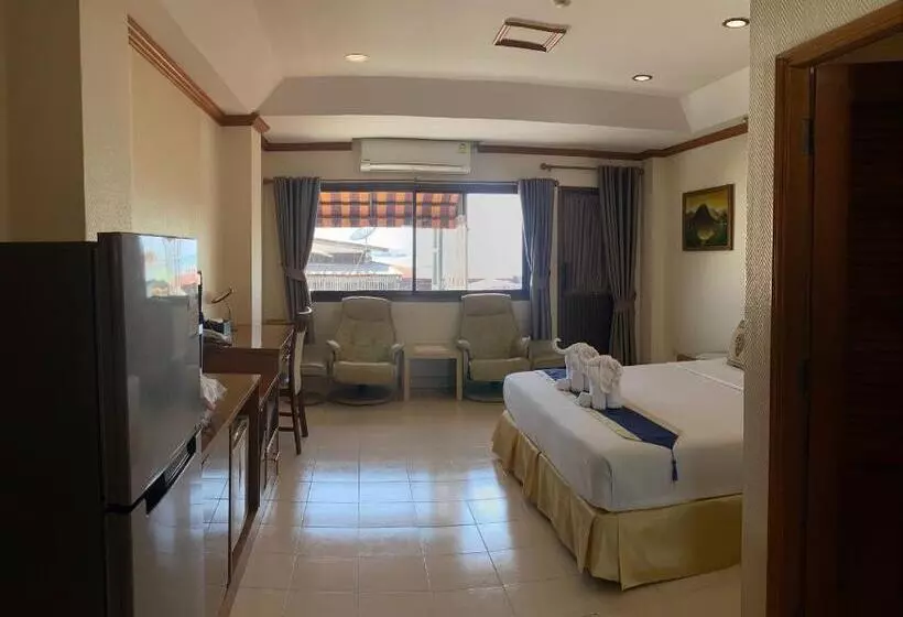 اتاق استاندارد با بالکن, Seaview Sriracha