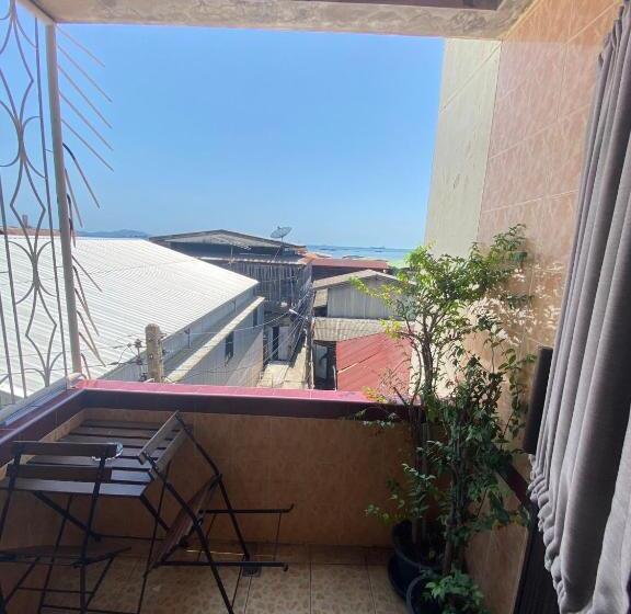 חדר סטנדרט עם מרפסת, Seaview Sriracha
