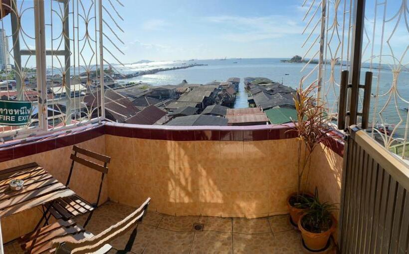 חדר דלוקס נוף לים, Seaview Sriracha