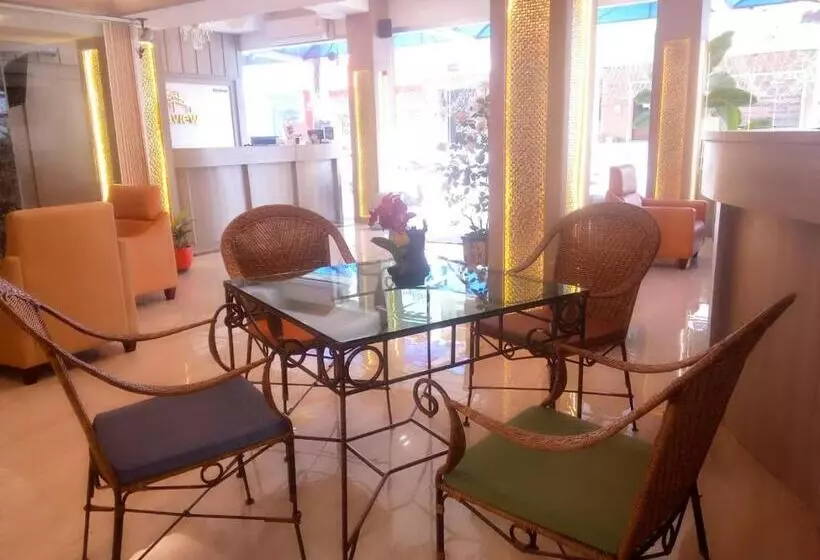 سوییت سوپریور با چشم‌انداز دریا, Seaview Sriracha