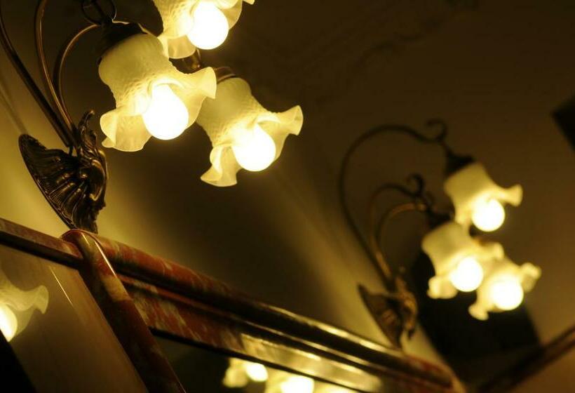 اتاق استاندارد سه نفره, Villa Maria