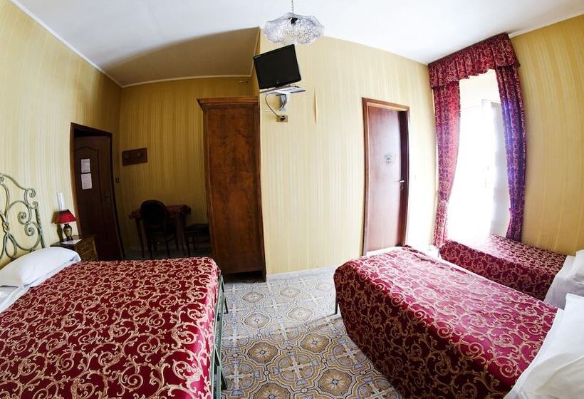 اتاق استاندارد سه نفره, Villa Maria