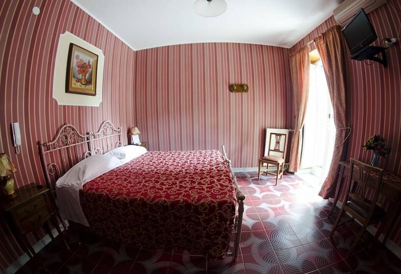 اتاق استاندارد چهار تخته, Villa Maria