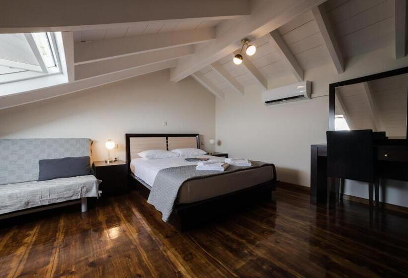 סוויטה, Nikolaos Pension