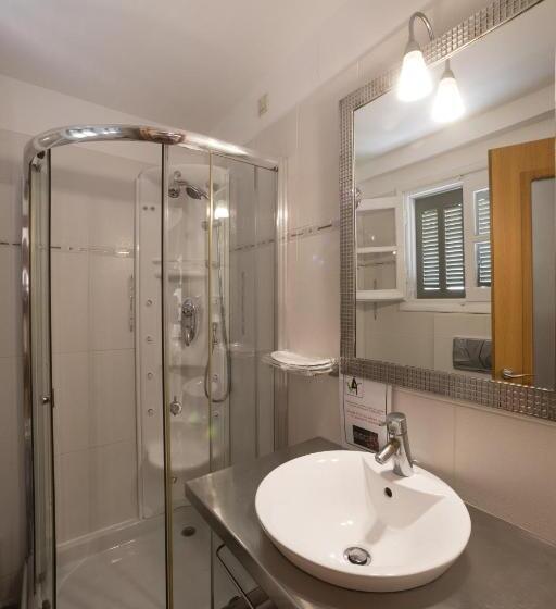 סוויטה, Nikolaos Pension