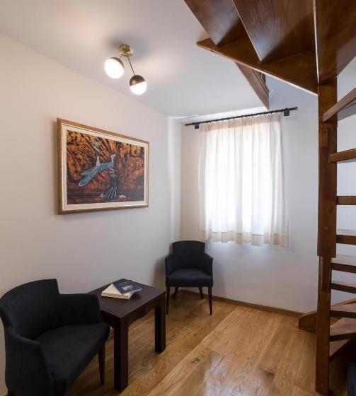 סוויטה, Nikolaos Pension