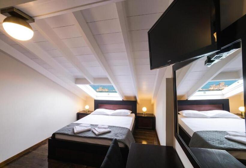 סוויטה עם מרפסת, Nikolaos Pension