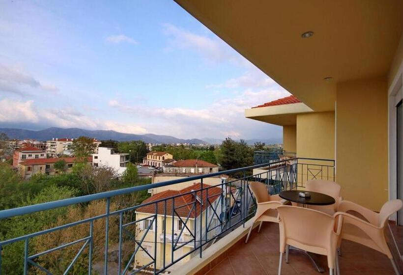 Семейные Апартаменты, Palatino Rooms & Apartments