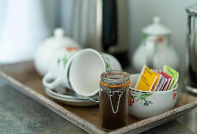 جناح, Karma St. Martin S