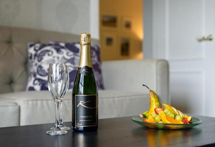 جناح, Karma St. Martin S