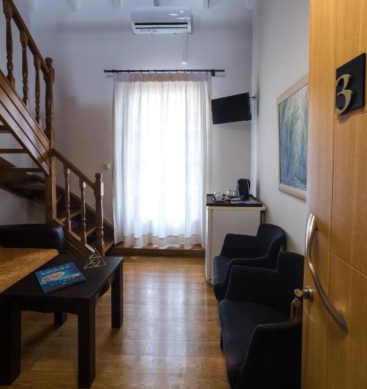 Люкс с Балконом, Nikolaos Pension