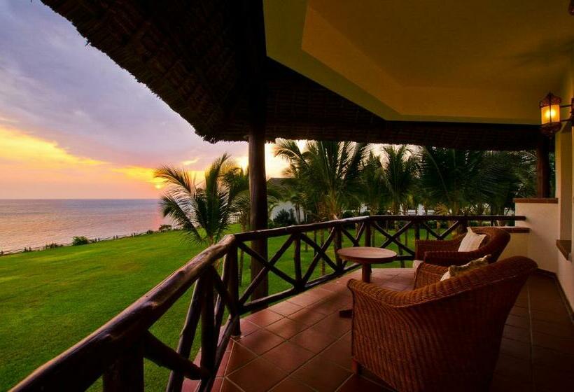 带大床的豪华间, Sea Cliff Resort & Spa