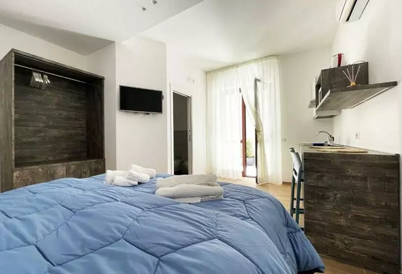 اتاق استاندارد, Sunny House