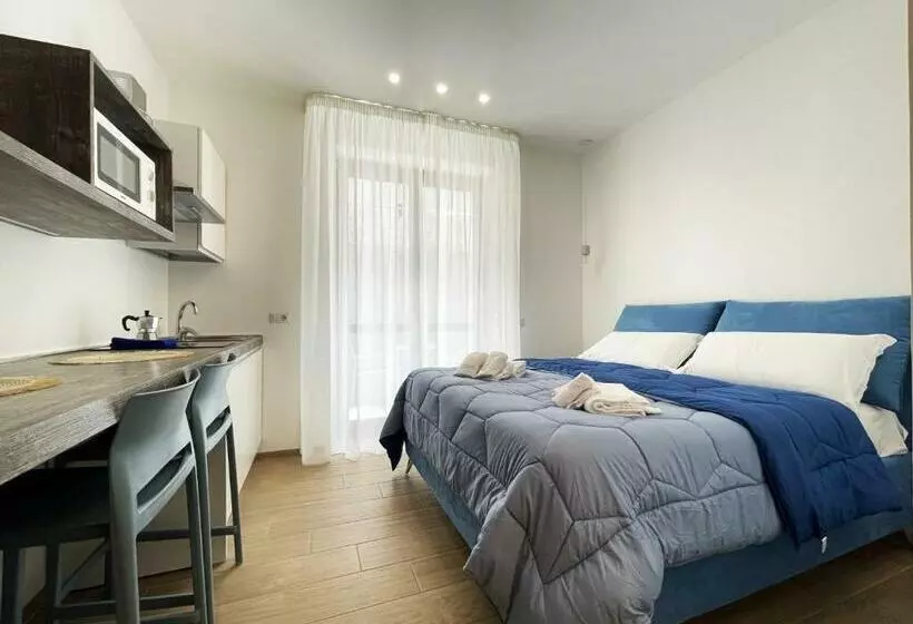 استودیوی استاندارد, Sunny House