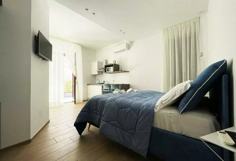 اتاق استاندارد, Sunny House