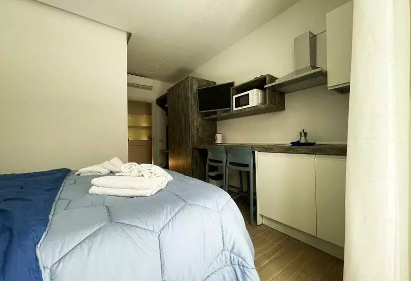استودیوی استاندارد, Sunny House