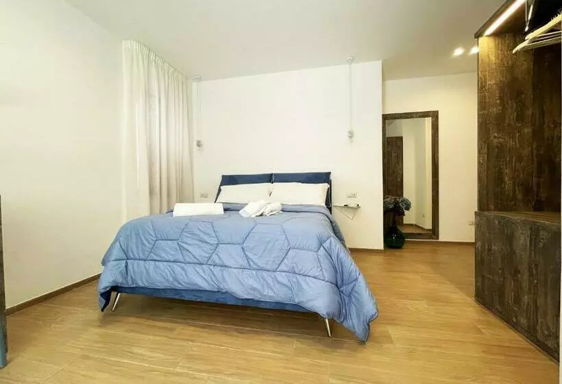 اتاق استاندارد, Sunny House