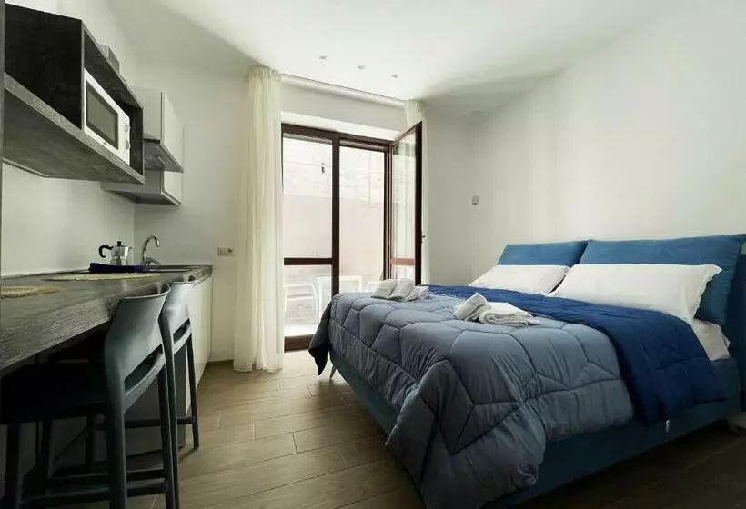 استودیوی استاندارد, Sunny House
