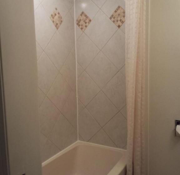 جناح, True North Motel