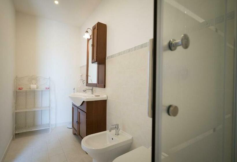 اتاق لوکس سه تخته, Casale 1821