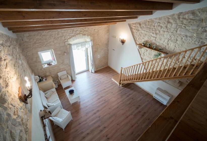 سوییت لوکس, Casale 1821