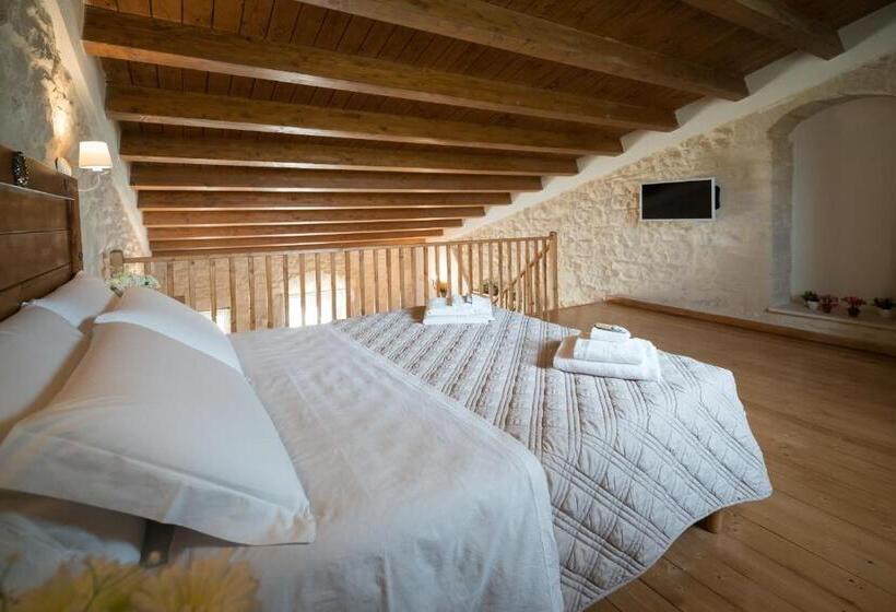 سوییت لوکس, Casale 1821