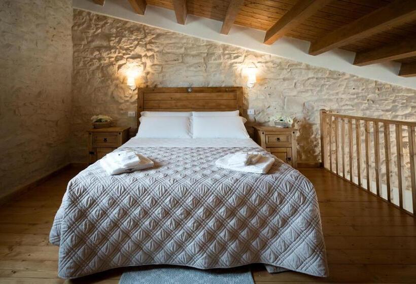 سوییت لوکس, Casale 1821