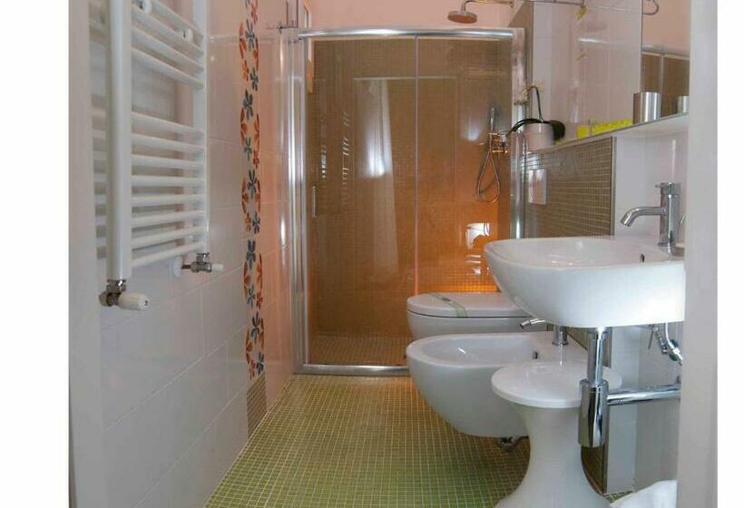 غرفة قياسية مزوَّدة بشُرفة, Casablanca