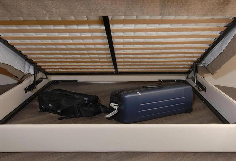 غرفة قياسية مزوَّدة بشُرفة, Casablanca